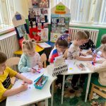 Воспитанники старшей группы  "Подсолнушки " поздравляют всех наших солдат с Днём Великой Победы!!!